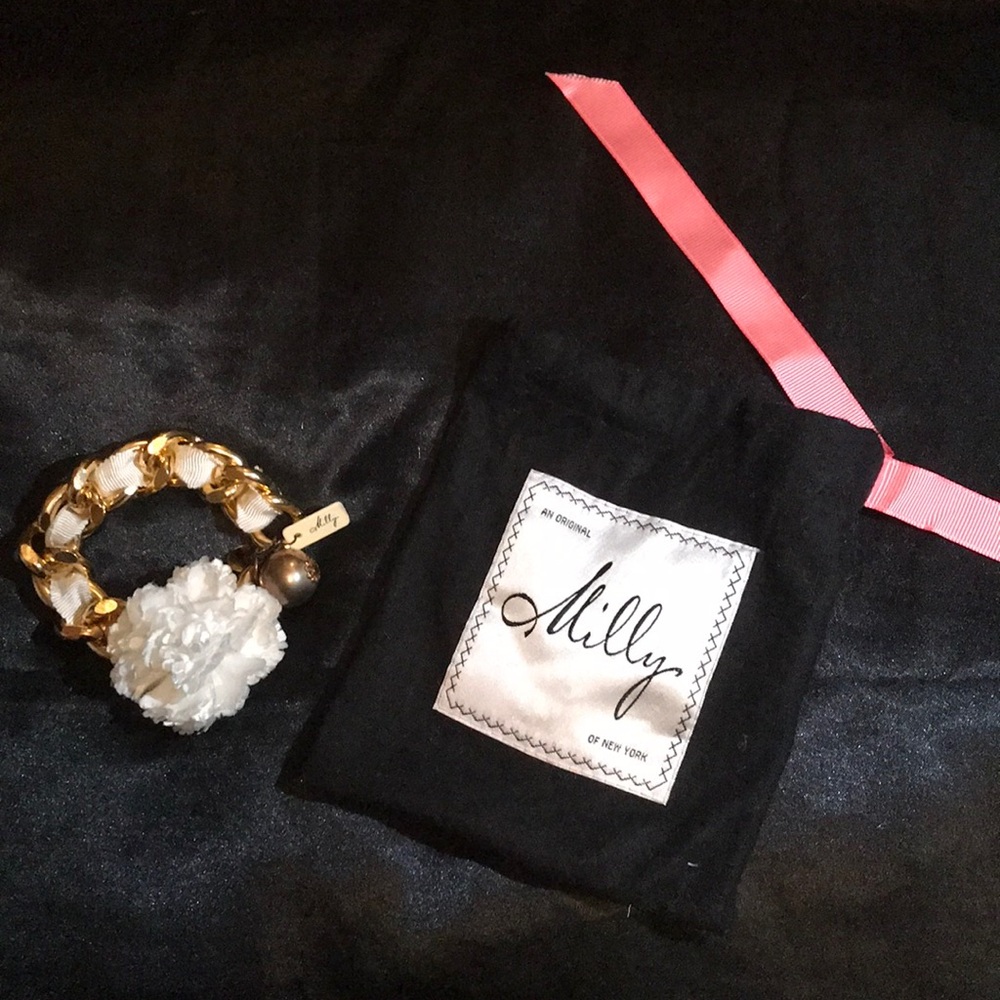 Milly bracelet with white flower